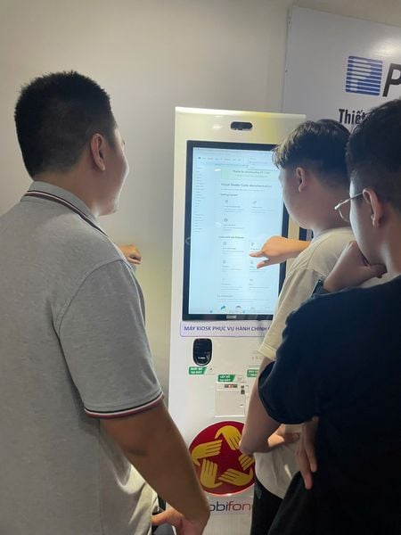 Kiosk Chuyển Đổi Số Y Tế Series Z 24 Inch
