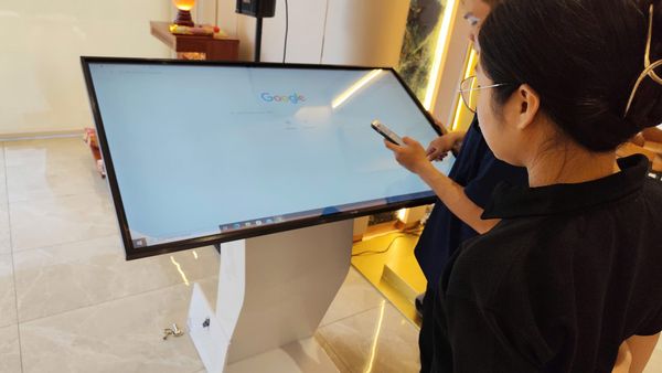Kiosk Hiển Thị Thông Tin Series K Màn Hình 55 Inch
