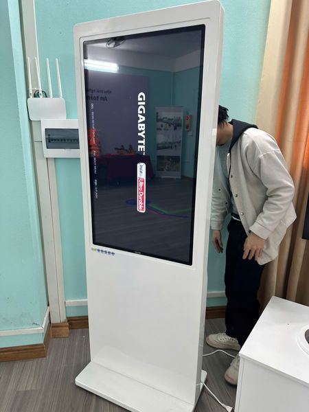 Kiosk Quảng Cáo Kỹ Thuật Số Series A 43 Inch