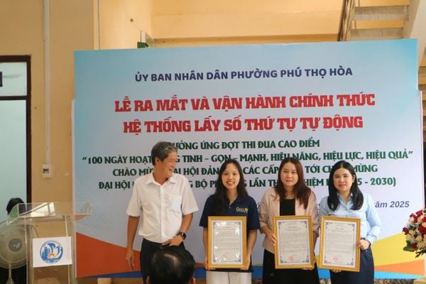 Kiosk Lấy Số Thứ Tự Series L Màn Hình 24 Inch