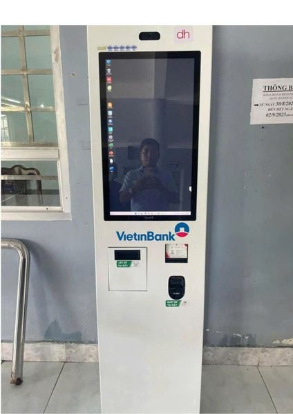 Kiosk Chuyển Đổi Số Y Tế Series Z 24 Inch