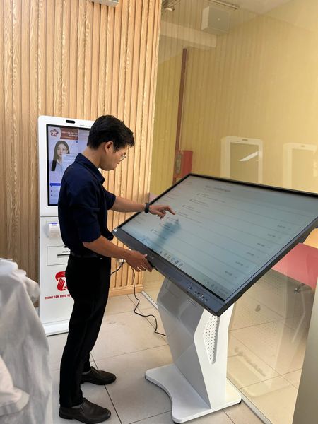 Kiosk Hiển Thị Thông Tin Series K Màn Hình 55 Inch