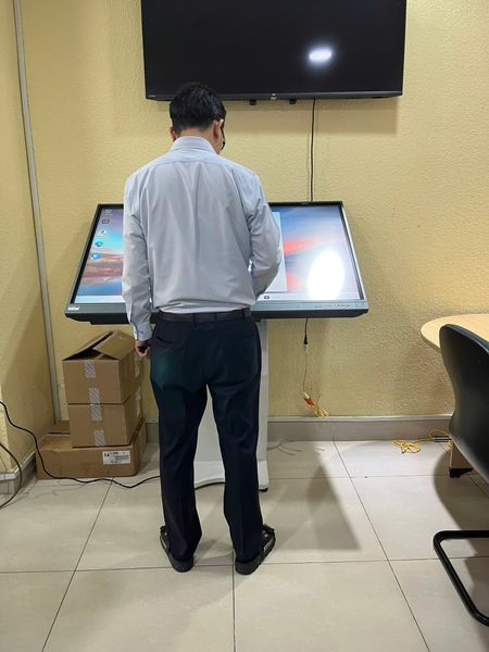 Kiosk Hiển Thị Thông Tin Series K Màn Hình 55 Inch
