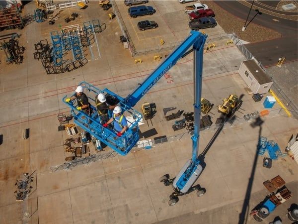 Thông số chiều cao giúp xác định thiết bị có tiếp cận được vị trí cần thi công không