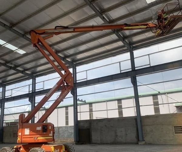 Các công việc bảo dưỡng nhà xưởng thường sử dụng xe nâng người