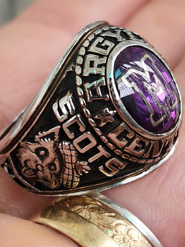 nhẫn mỹ xưa hột khảm chữ hãng Jostens