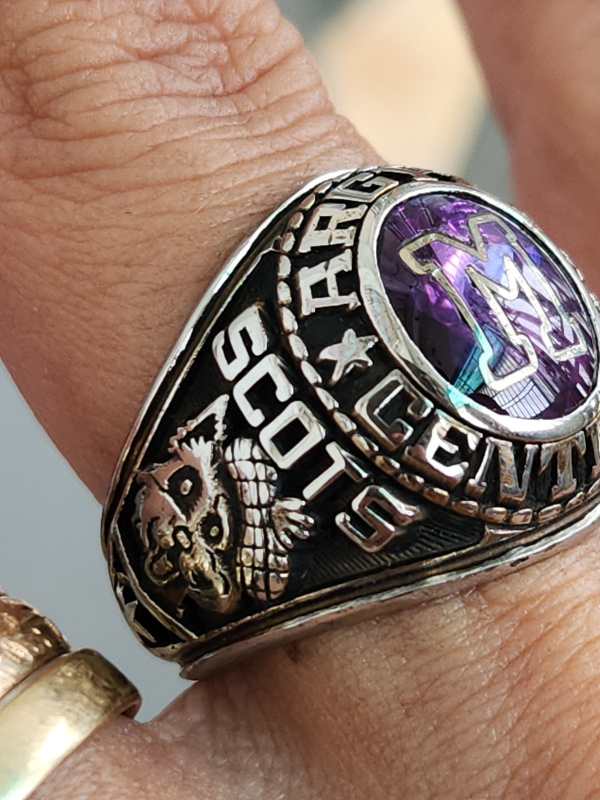 nhẫn mỹ xưa hột khảm chữ hãng Jostens