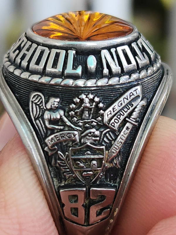 nhẫn mỹ xưa jostens ltm hột vàng tia