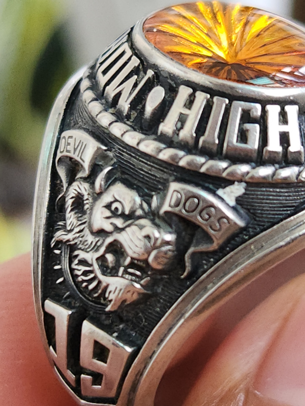 nhẫn mỹ xưa jostens ltm hột vàng tia