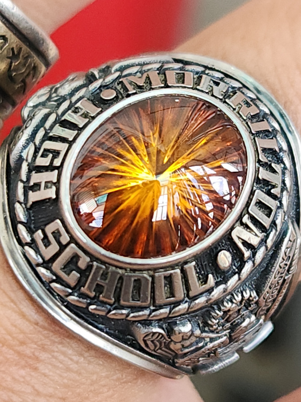 nhẫn mỹ xưa jostens ltm hột vàng tia