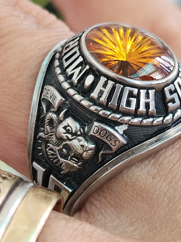 nhẫn mỹ xưa jostens ltm hột vàng tia