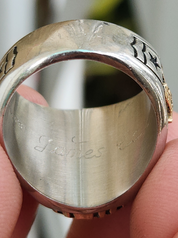 nhẫn mỹ xưa trường học ốp vàng Jostens DCST