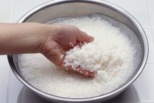 ngâm nếp trước khi nấu