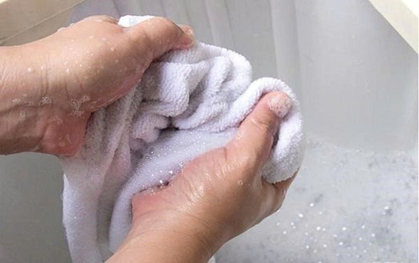 giặt khăn spa bằng nước nóng
