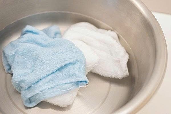 cách làm sạch khăn bằng giấm