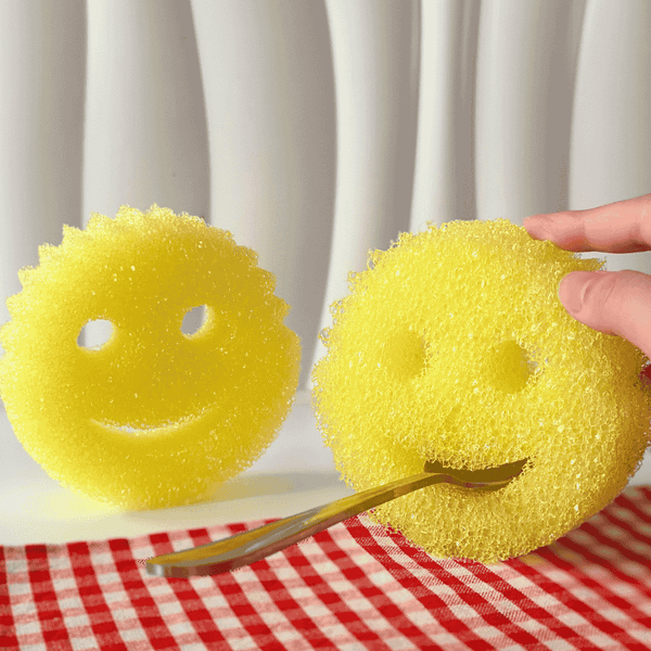 Miếng rửa chén bọt biển Scrub Daddy