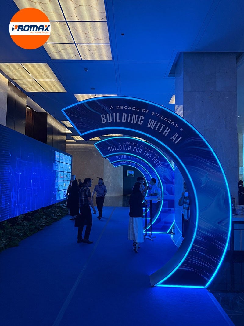 Quạt đèn LED 3D Holobox PromaxShop có mặt trong sự kiện AI Summit của BASE.VN