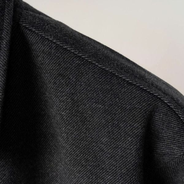 Cận cảnh chất vải Twill dệt chéo áo khoác Big Size nam