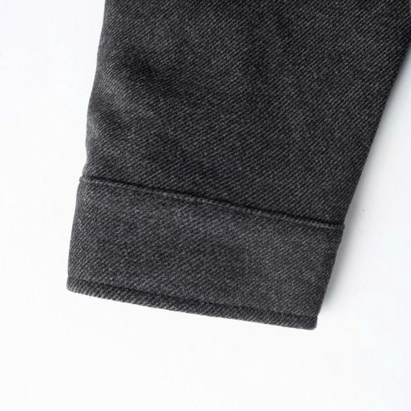 Chi tiết cổ tay áo khoác Twill Big Size nam