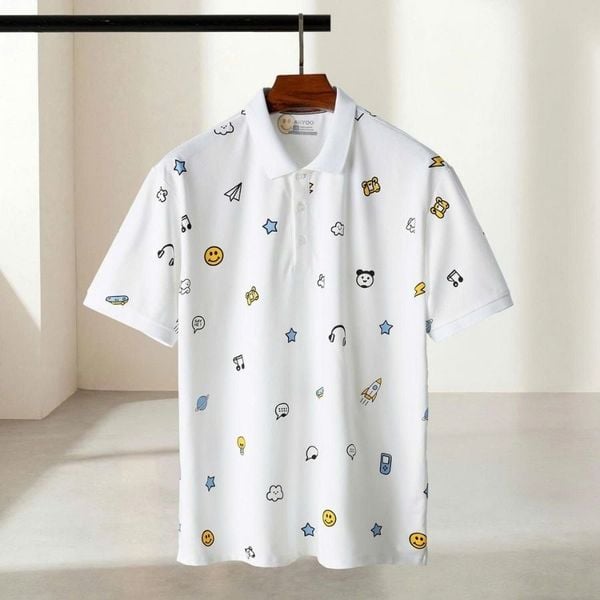 Áo polo trắng họa tiết Big Size nam mặt trước treo móc