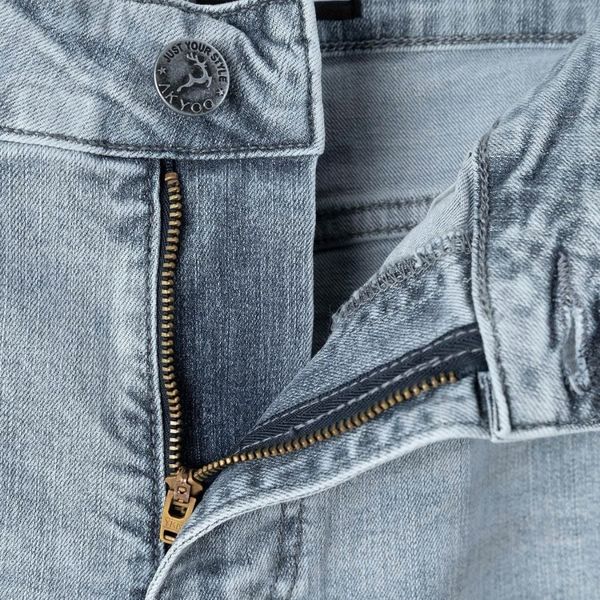Chi tiết khóa kéo quần short jean xanh trắng nam AKYOO