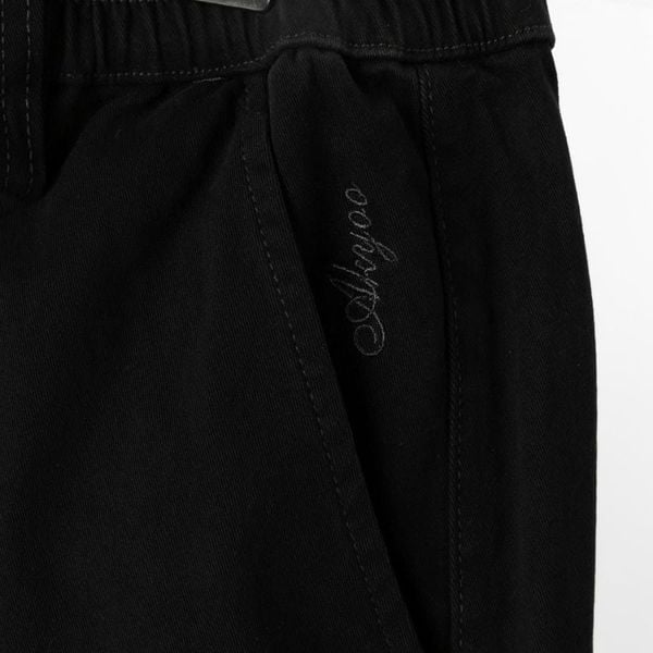 Chi tiết túi xéo quần short kaki đen big size nam