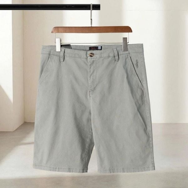 Mặt trước quần short kaki ghi big size nam AKYOO