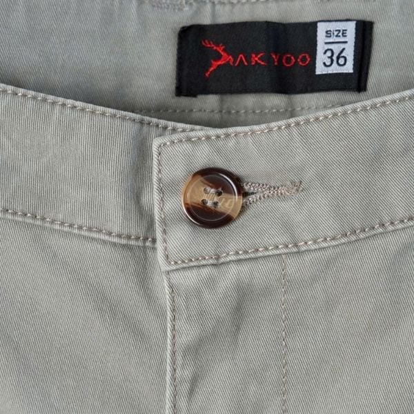 Chi tiết cạp và nút quần short kaki ghi big size nam AKYOO