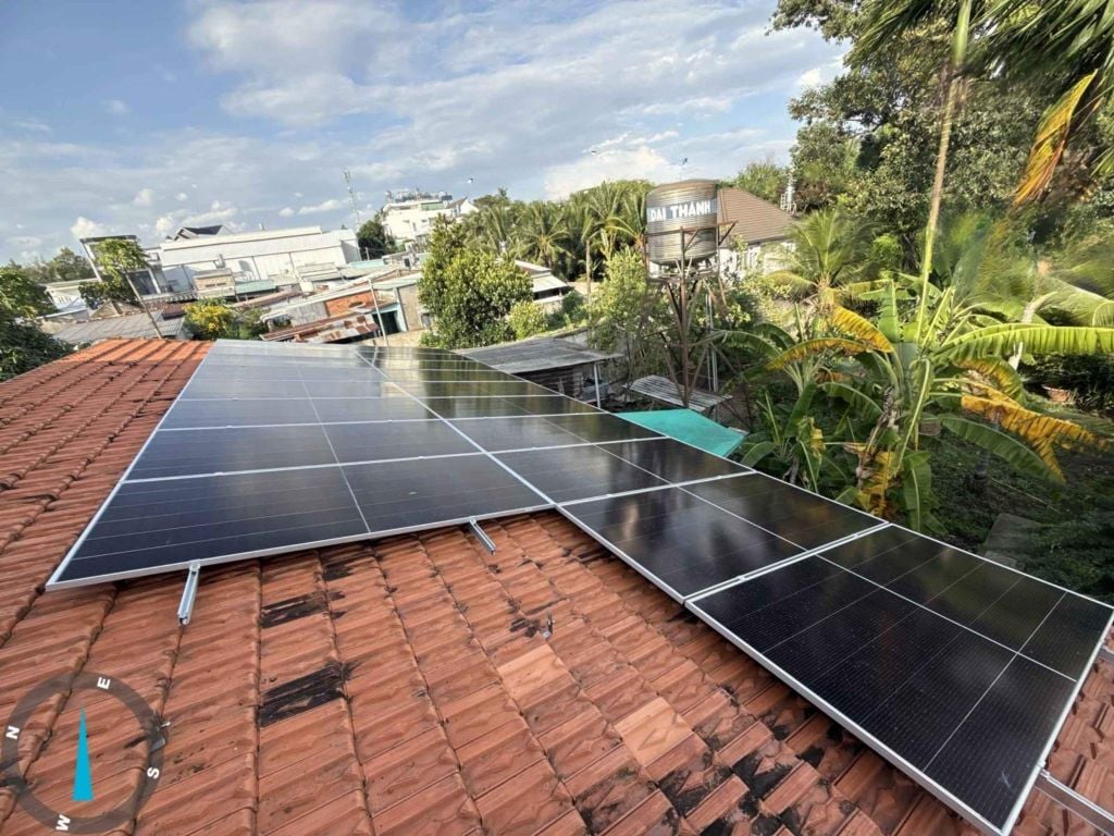 Hệ thống điện mặt trời lắp đặt trên mái ngói tại Thủ Dầu Một