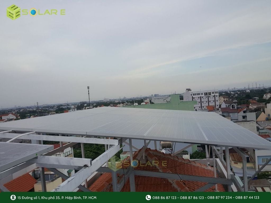 Hệ thống tấm pin năng lượng mặt trời lắp đặt thực tế trên mái
