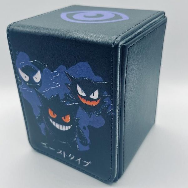 Deck box Pokémon Gengar Evolution chất liệu da PU bền đẹp, họa tiết hệ Bóng ma huyền bí, phù hợp cho sưu tầm và thi đấu.