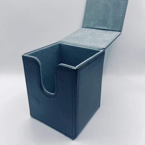 Hộp bảo vệ bài Pokémon TCG cao cấp Gengar tiến hóa – thiết kế ma mị, chứa được khoảng 100 lá bài có bọc sleeve.