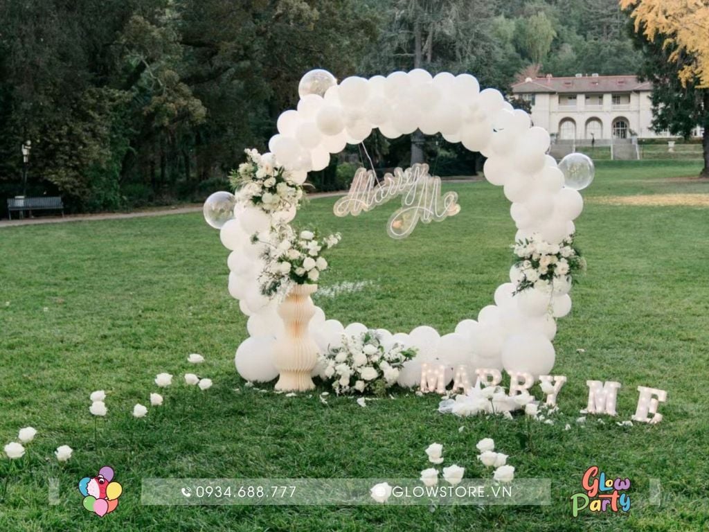 trang-tri-cau-hon-ngoai-troi-gia-re