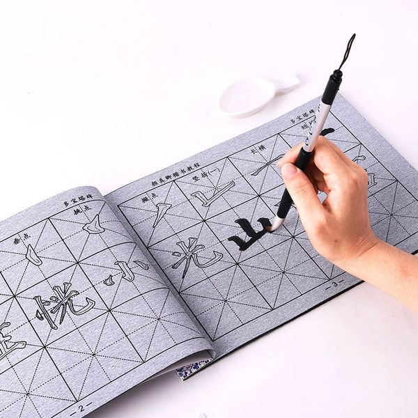 Bút lông cầm đúng tư thế