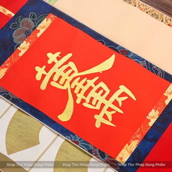Biểu liễn lụa Tống Thức 2 mặt lụa trục gỗ 32x95cm hoa văn bo viền nhiều lớp sang trọng