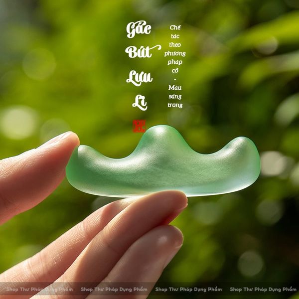 Gác bút ngọc Lưu Li hình sơn tự màu sáng trong