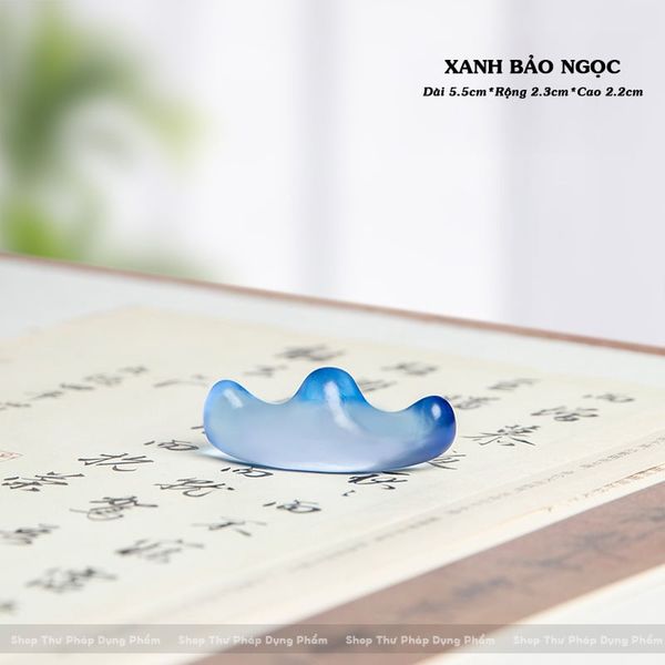 Gác bút ngọc Lưu Li hình sơn tự màu sáng trong