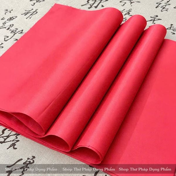 Vải viết thư pháp màu đỏ viết câu đối tết, treo trang trí
