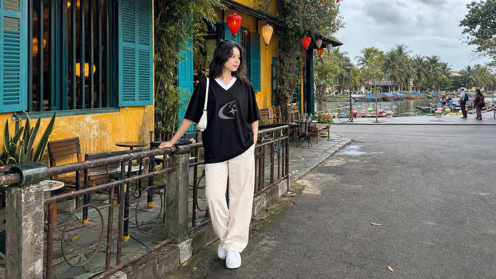 Váy xếp tầng nhẹ hợp những khung giờ Hội An bắt đầu dịu nắng và có gió