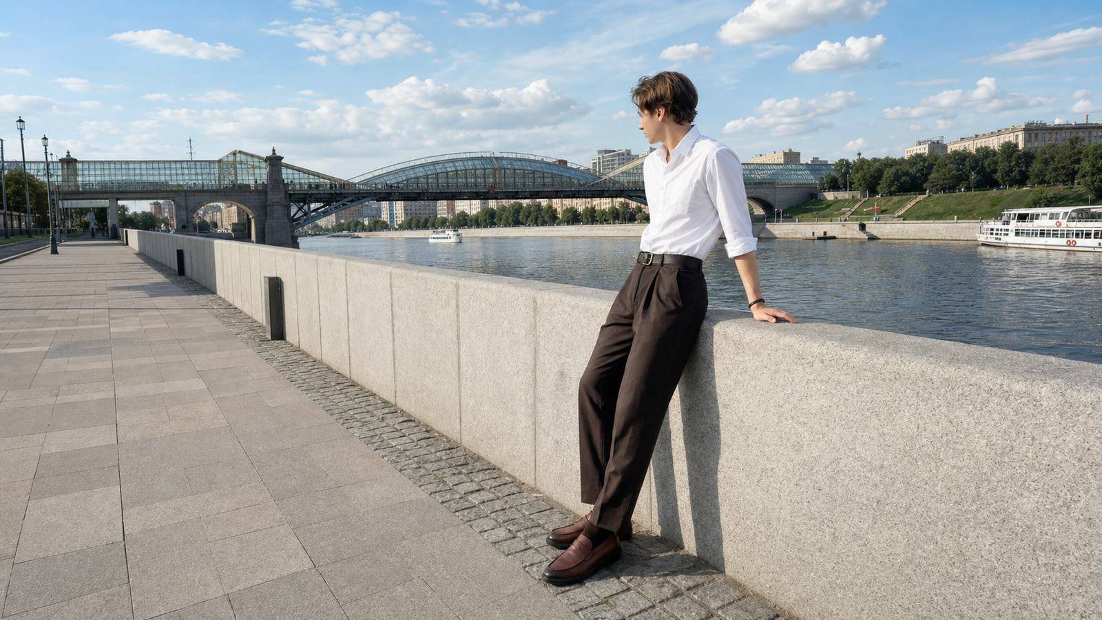 Quần chinos phối sơ mi Oxford hoặc sơ mi trắng