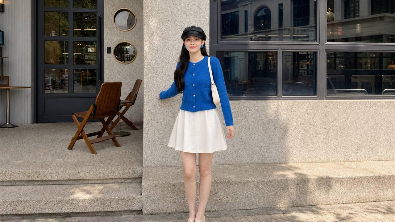 Cardigan ngắn, váy suông chữ A và sandal quai mảnh