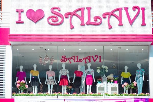 Salavi Shop Đà Nẵng với trang phục nữ tính hằng ngày