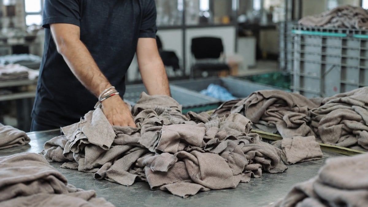Sản phẩm cashmere tái chế từ sợi vải cũ và vụn dệt