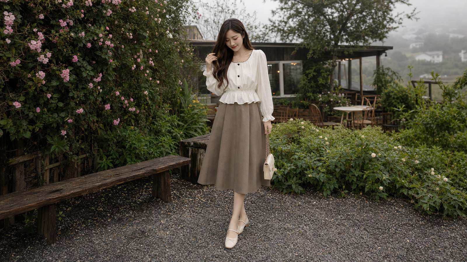 Blouse tay dài phối chân váy chữ A cho vẻ nữ tính ở Đà Lạt