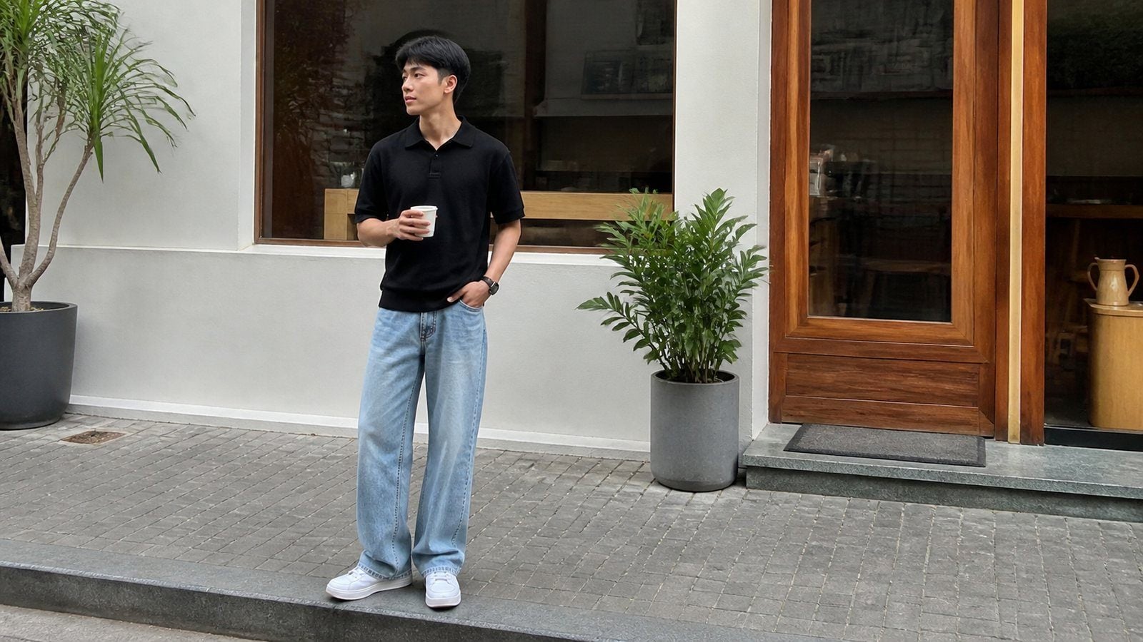 Quần jean ống suông nam chọn giày phù hợp để outfit gọn hơn