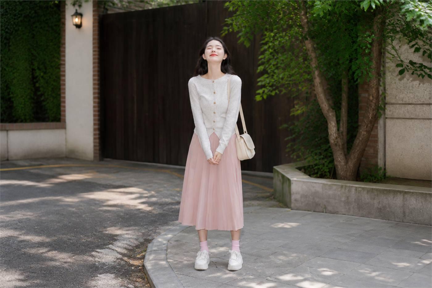 Chân váy midi hoặc chân váy chữ A nữ thanh lịch