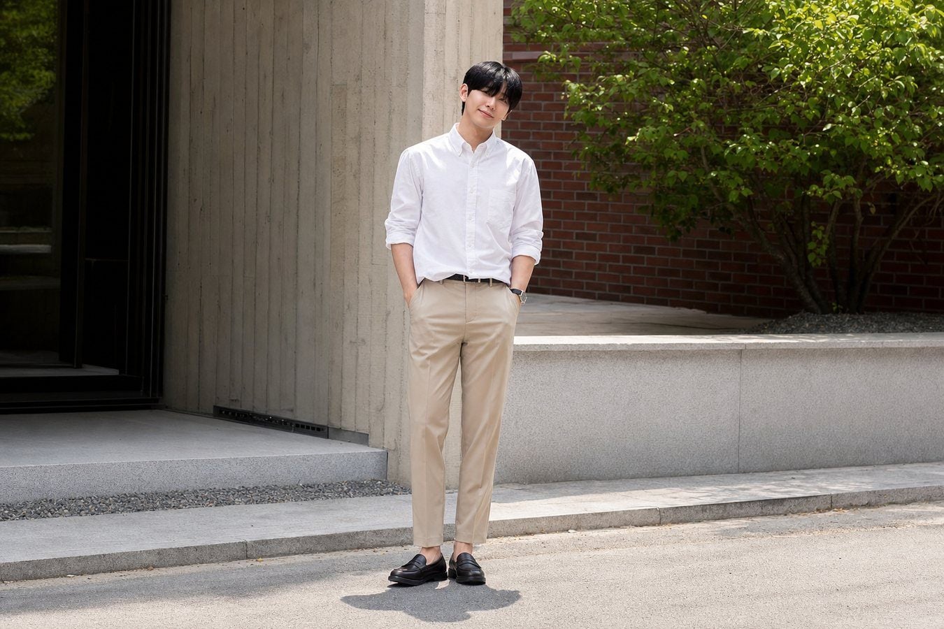 Nam cao 1m7 phối sơ mi Oxford với quần chinos hoặc quần âu
