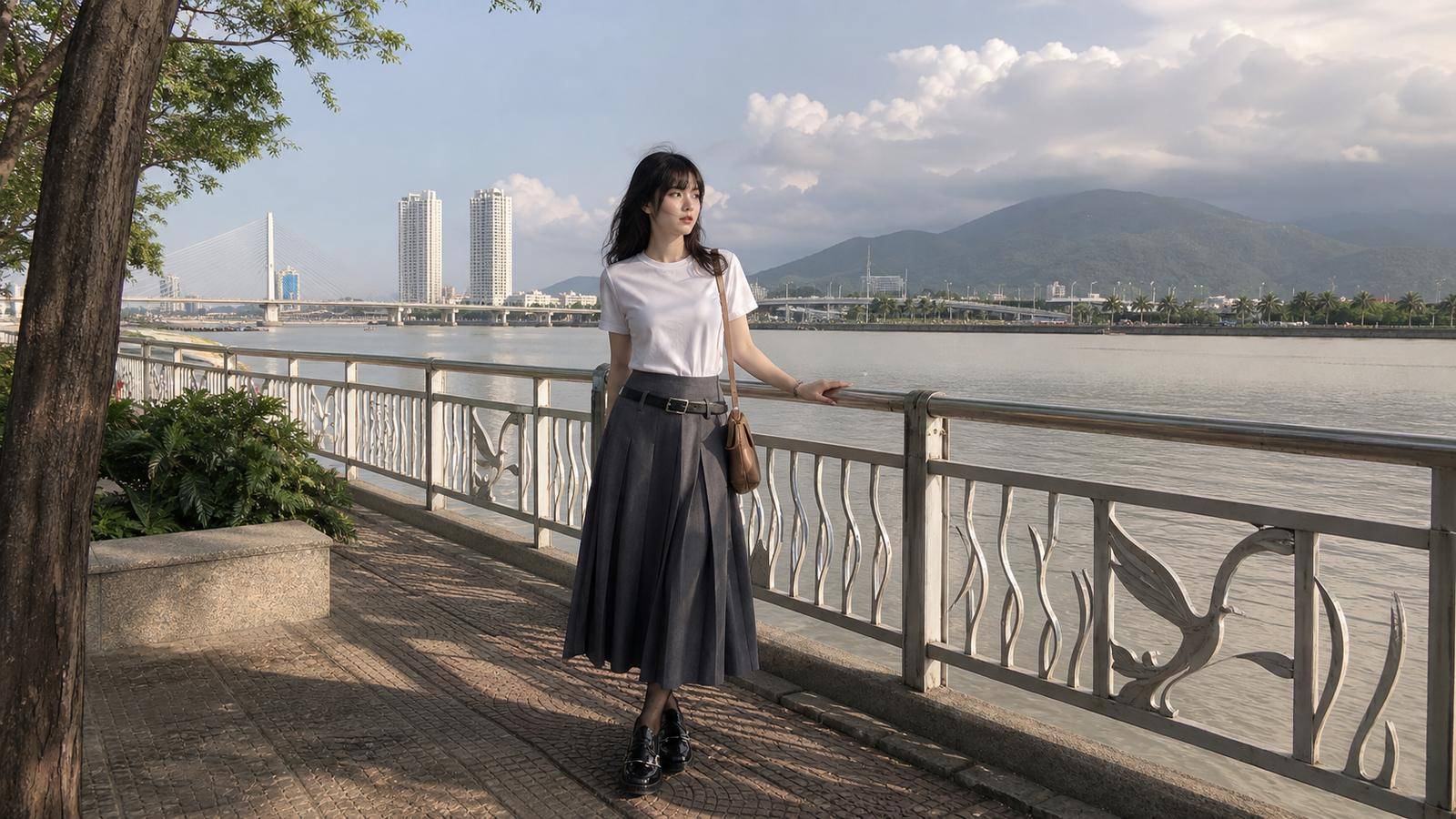Áo thun trắng phối chân váy midi cho outfit thanh lịch ở Đà Nẵng