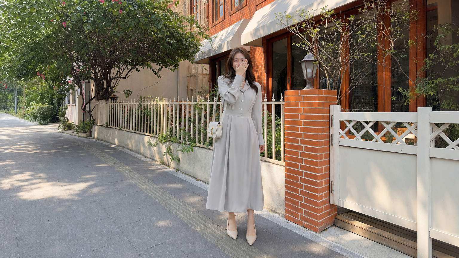 Váy xám sáng hoặc bạc ghi cho những ngày muốn nhìn thanh hơn