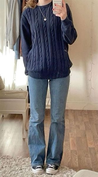 Sweater không có mũ như hoodie, nhìn gọn hơn
